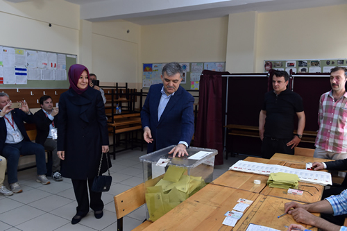 11. Cumhurbaşkanı Abdullah Gül Oyunu Kullandı